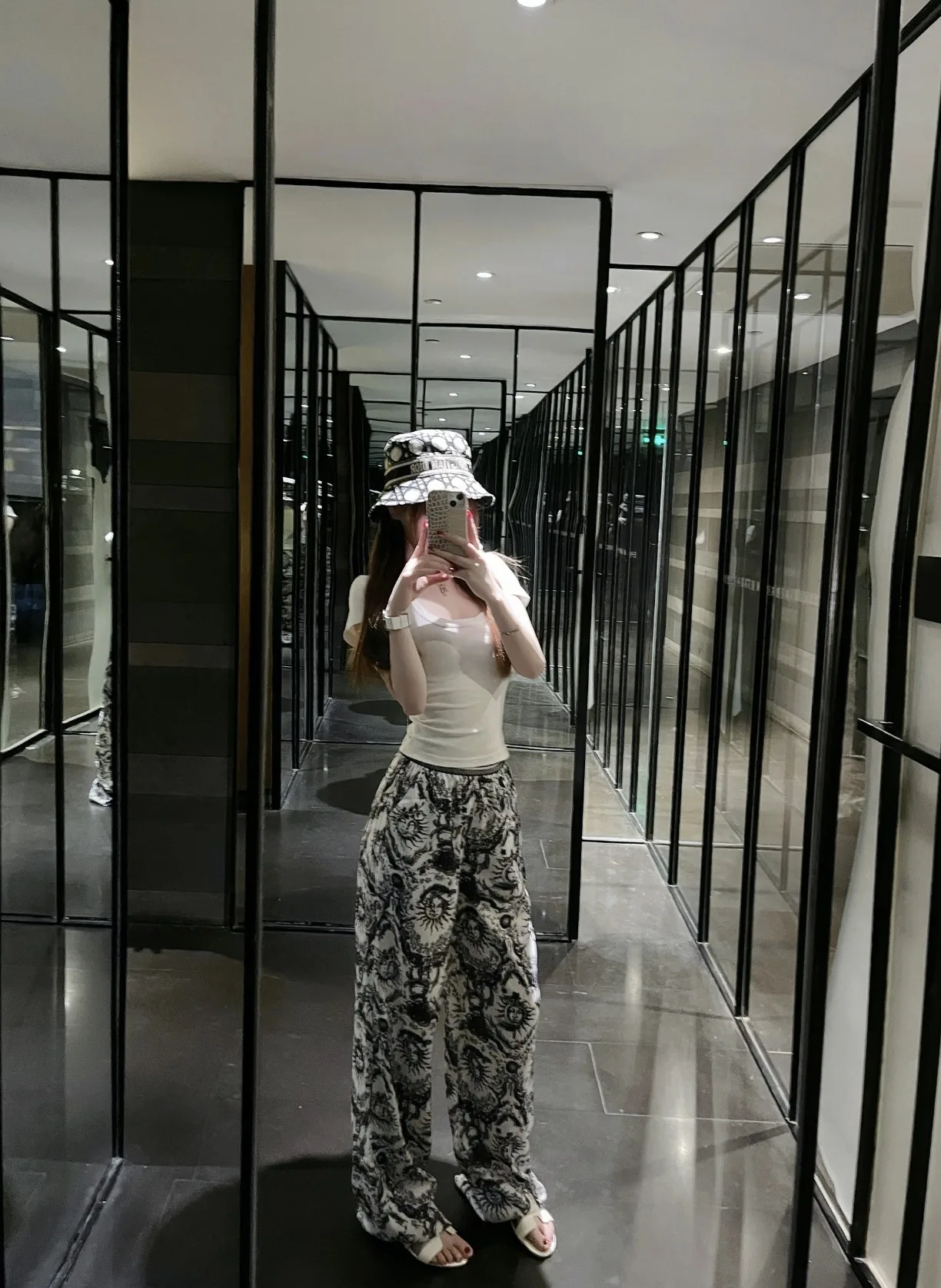 Dior trousers category image