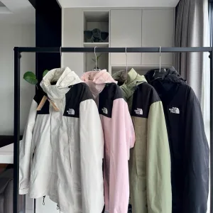 Super Clone The North Face Outerwear Red Winter Patch