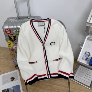 Reps AAA Gucci Sweater Red Understated Luxury Loose Cut
